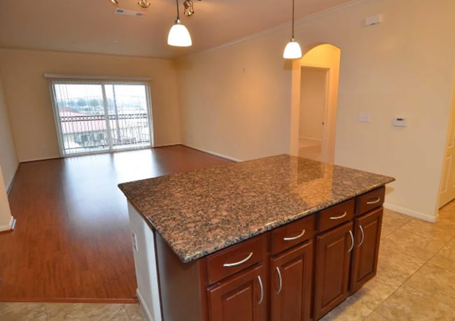 1085 Shop Rd Unit 319