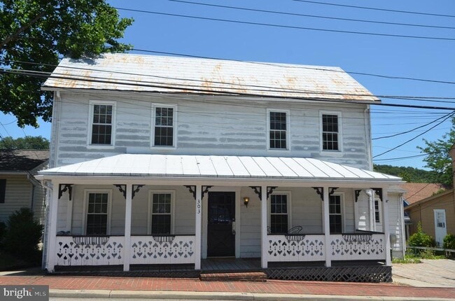 Building Photo - 303 Commerce St Unit C Rental