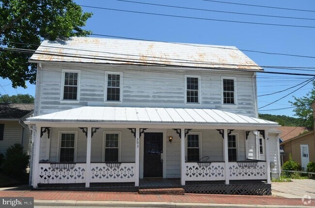 Building Photo - 303 Commerce St Unit C Rental