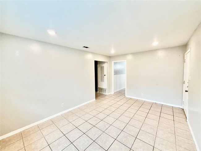 Photo - 2201 Lanier Dr