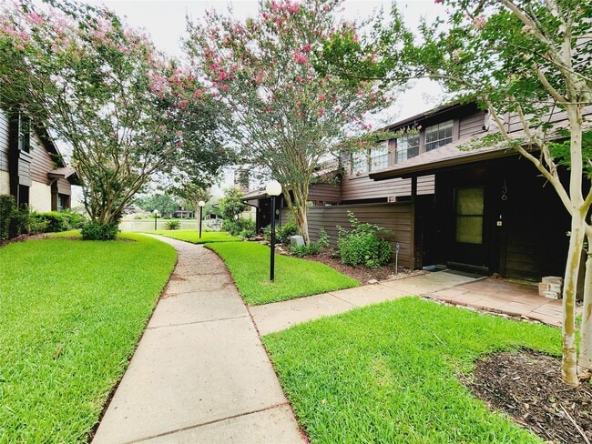 Photo - 2611 Grants Lake Blvd
