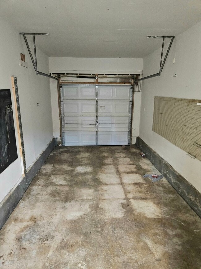 Photo - 3 BEDROOM AVAILABLE NOW!