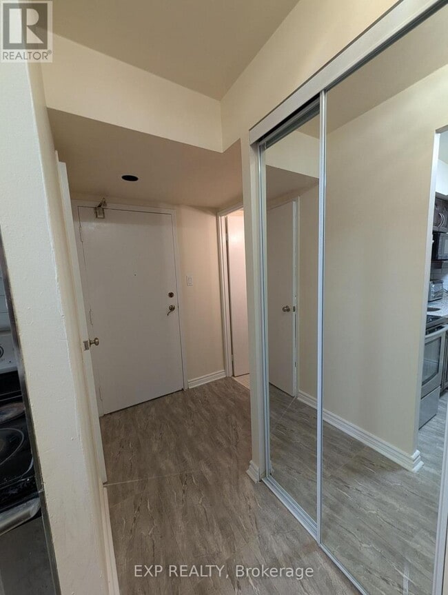 Photo - 633 Bay St. Unité 222