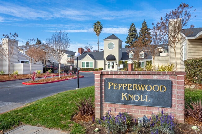 Entrada - Pepperwood Knoll Apartments