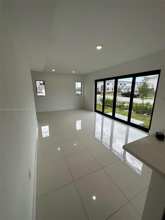 Building Photo - 1160 NW 2nd St