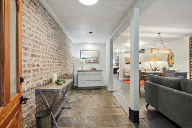 Photo - 208B W Hall St Unit B