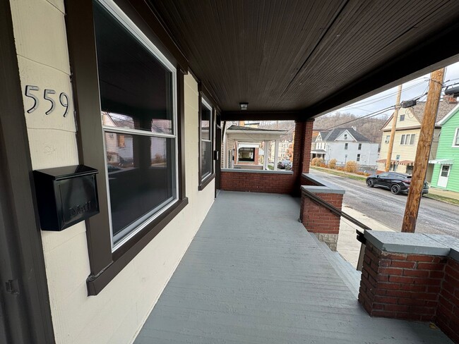 Photo - Renovated 3/1 Duplex In The Heart Of Pitcairn!! Available January 10th!