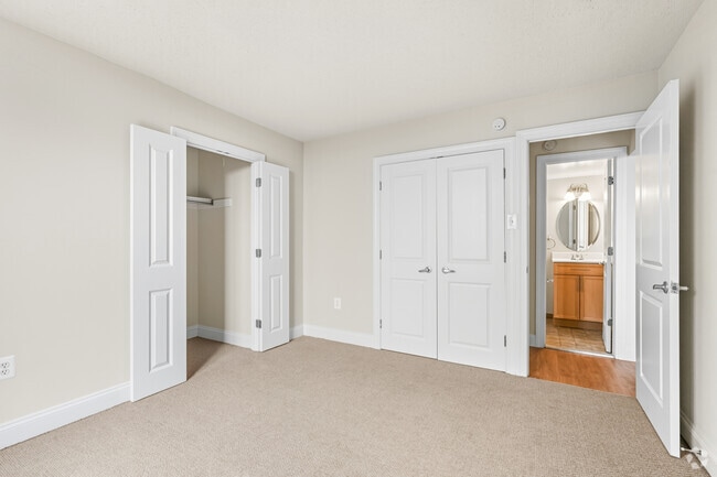 A7 - 1BR, 1BA - 750SF - Bedroom - Ellicott House