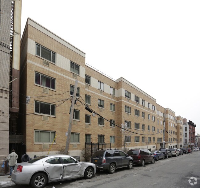 Photo - Courtlandt Avenue Apartments