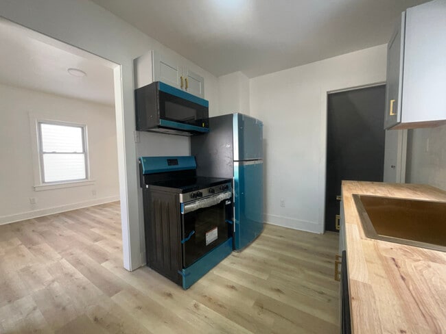 Photo - 1706 Davidson St