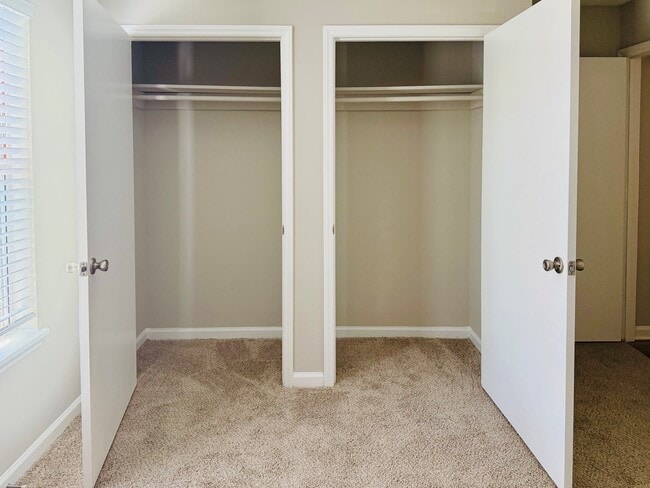 2BR,1.5BA-920 SF