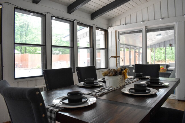 Comedor - 2635 Grant Cir NW