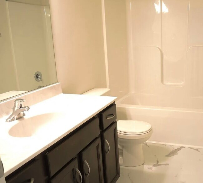 Photo - 2347 Middle Rd