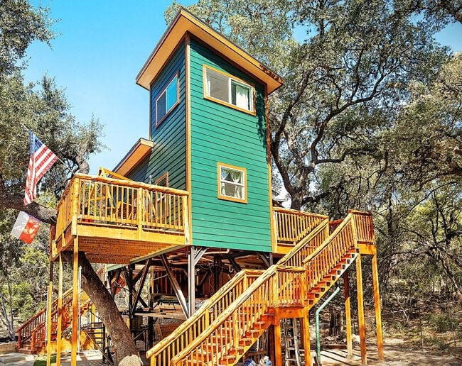 Building Photo - 105 Hi View Dr