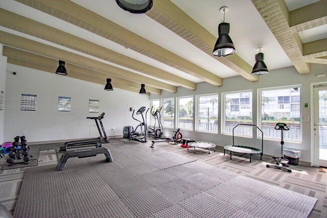 Photo - 2731 Taft St Unidad 408