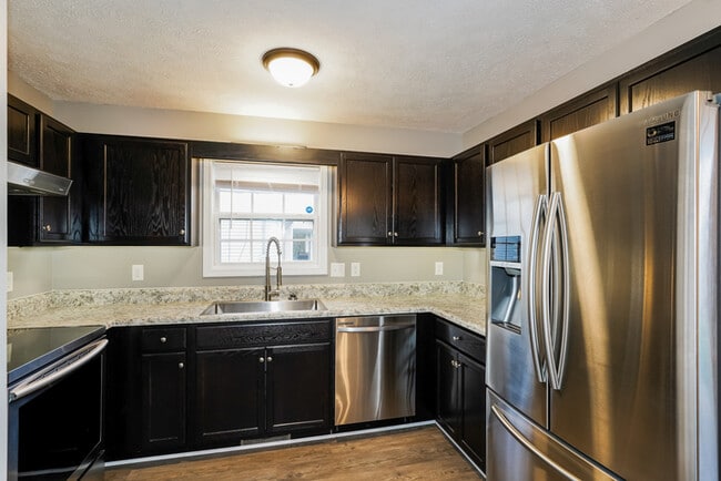 Photo - 451 Cranklen Cir