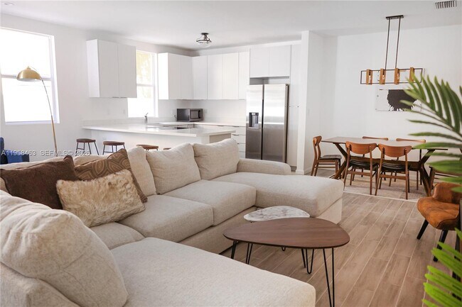 Photo - 160 NE 57th St