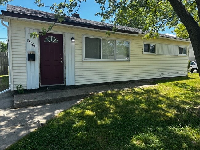 3 BEDROOM HOME IN WARREN - 3 BEDROOM HOME IN WARREN