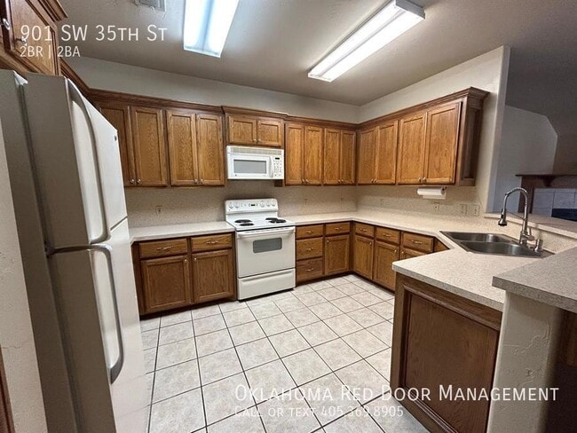 Photo - 901 SW 35th St