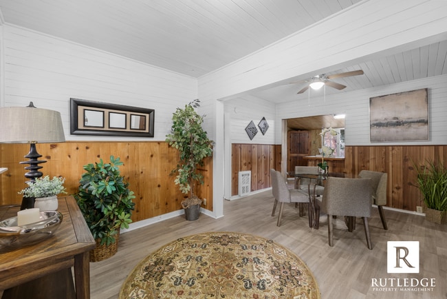 Building Photo - 454 Rogue River Hwy Unit 454 Rogue River Hwy - #2