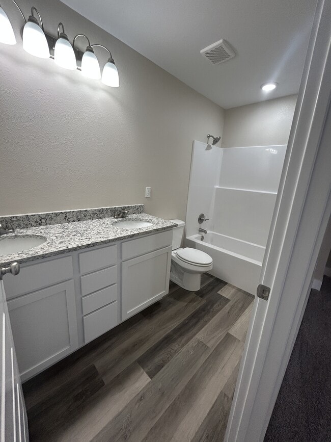 Photo - 121 Poplar St