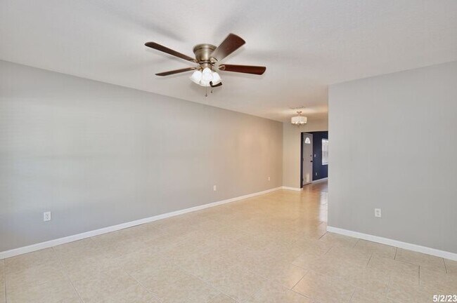 Photo - Lovely 3/2 Home with a Large Fenced Backya...
