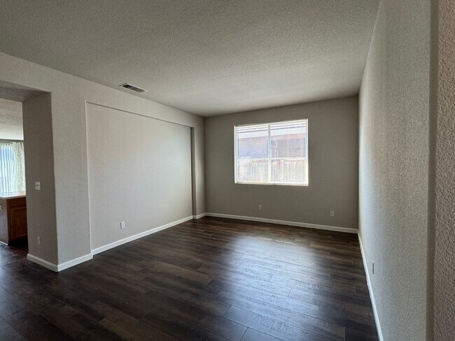 Photo - Four Bed, Two Bath Home Close to Hwy 99 an...