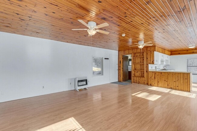 Photo - Lakeside Charm: Cozy 2-Bedroom Duplex in Rogers!