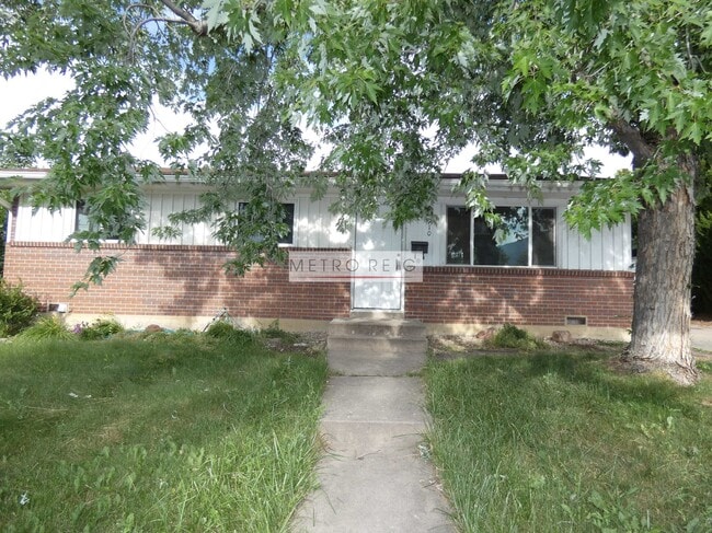 Building Photo - 910 37th St