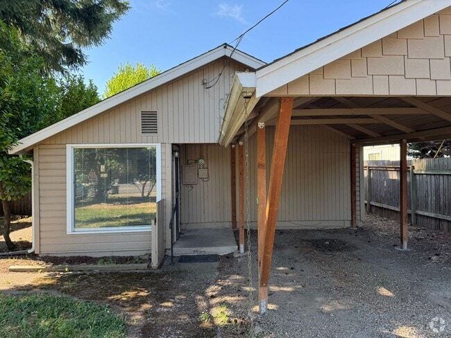 Building Photo - Barger area, 2 bedroom, 1 bath, large back... Rental