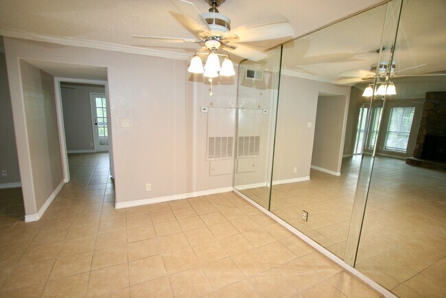 Photo - 17401 Red Oak Dr Unit 102