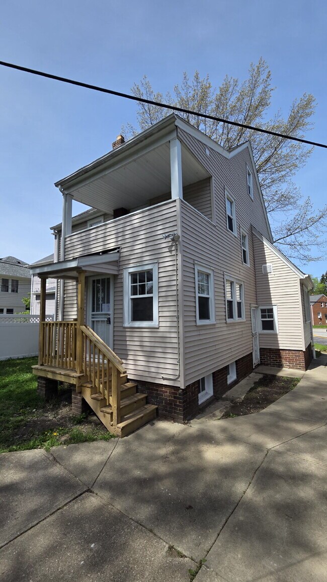 Photo - Stunning 4-Bedroom Home with additional Office/Flex Space and Modern Updates in Cleveland Heights