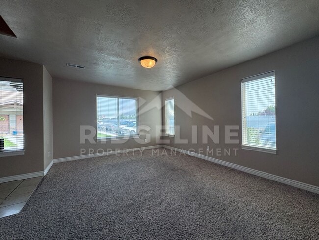 Photo - 470 Sunflower Rd
