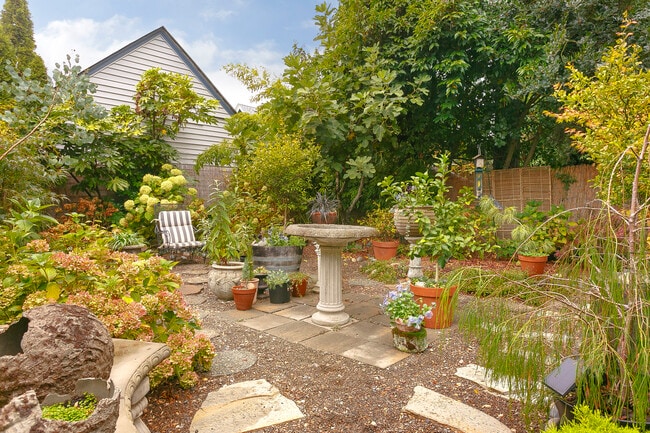 Photo - 1215 N Holman St