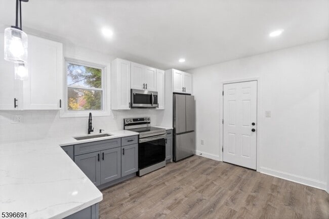 Photo - 427 Benner St