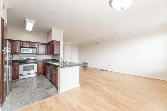Building Photo - 7575 Kirby Dr Unit 2417