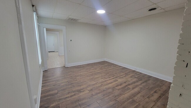 Photo - Shotgun Styled One Bedroom Close To UOfL