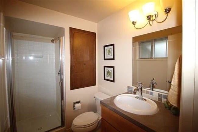 Photo - 906 Summit Dr