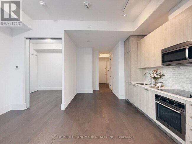 Photo - 50 Charles St E Unit Lph5304