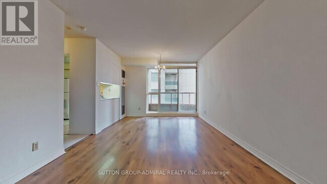 Photo - 736 Bay St. Unité 2707