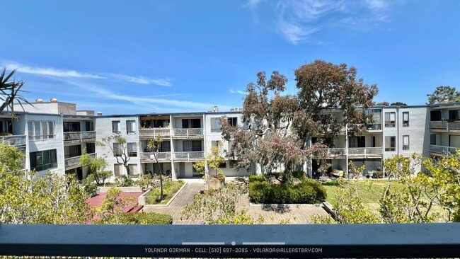 Building Photo - Lovely Top Floor Studio at Watergate Community - Partially Furnished Unit 424
