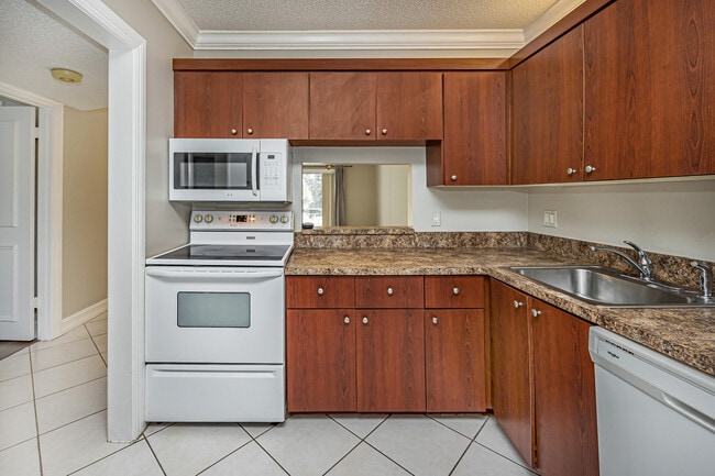 Building Photo - 2700 Casita Way Unit 204