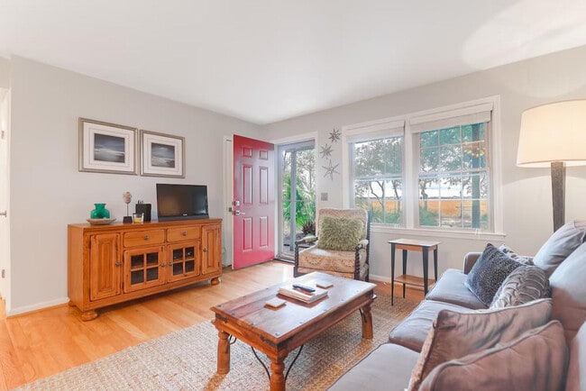 Building Photo - 412 St Charles Ct