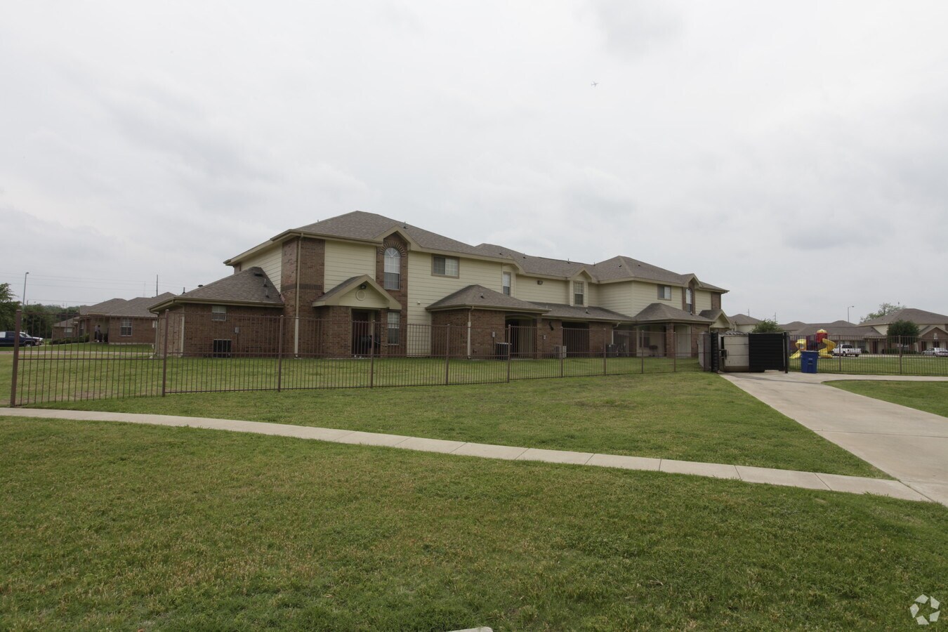 Kingbridge Crossing - Kingbridge Crossing Apartments