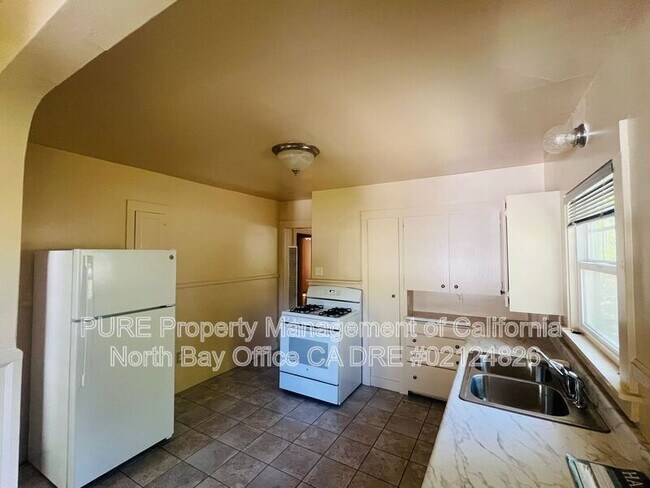Photo - 591 N Dora St
