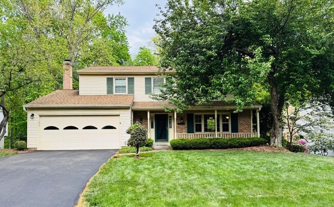 Building Photo - BEAUTIFUL AND PRIVATE LAKE RIDGE HOME