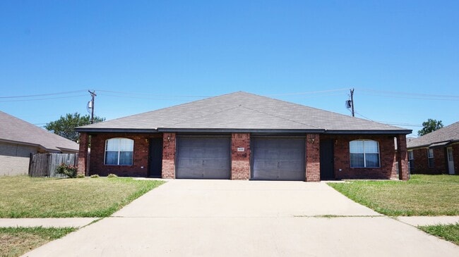 Building Photo - 4000 Hitchrock Dr Unit # B Rental