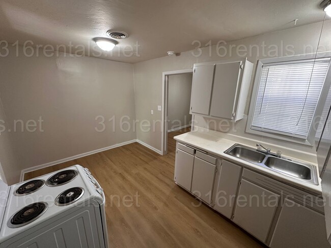 Photo - 1740 S Dodge Ave