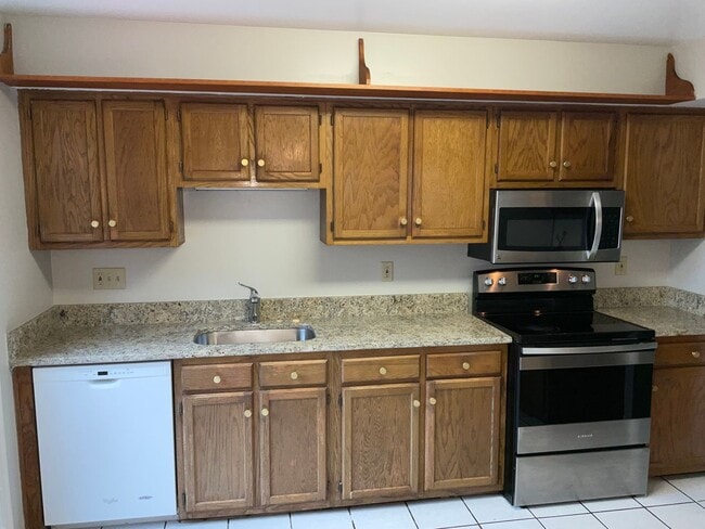 Photo - Very clean and well maintained 3BR 2.5BA single family home with large rear deck and 1 car garage