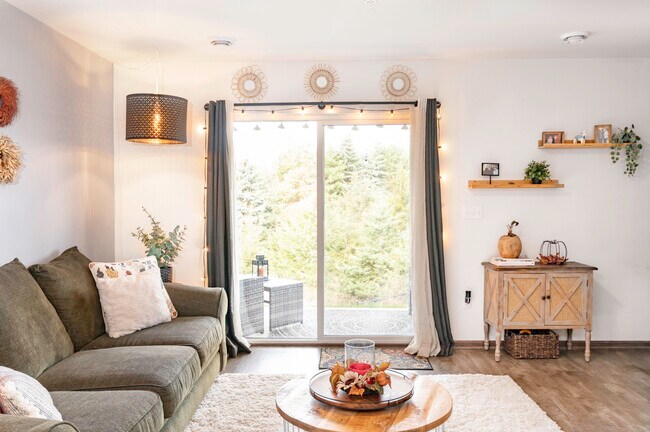 Living Room - Pineview Townhomes